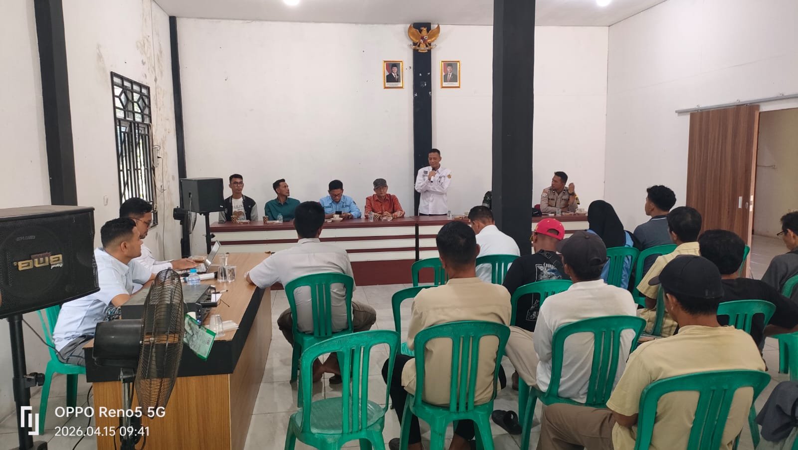 Mediasi masalah dapur MBG di Desa Sungai Batang, Kecamatan Sungai Pinyuh, Kabupaten Mempawah, yang mencemari lingkungan warga.