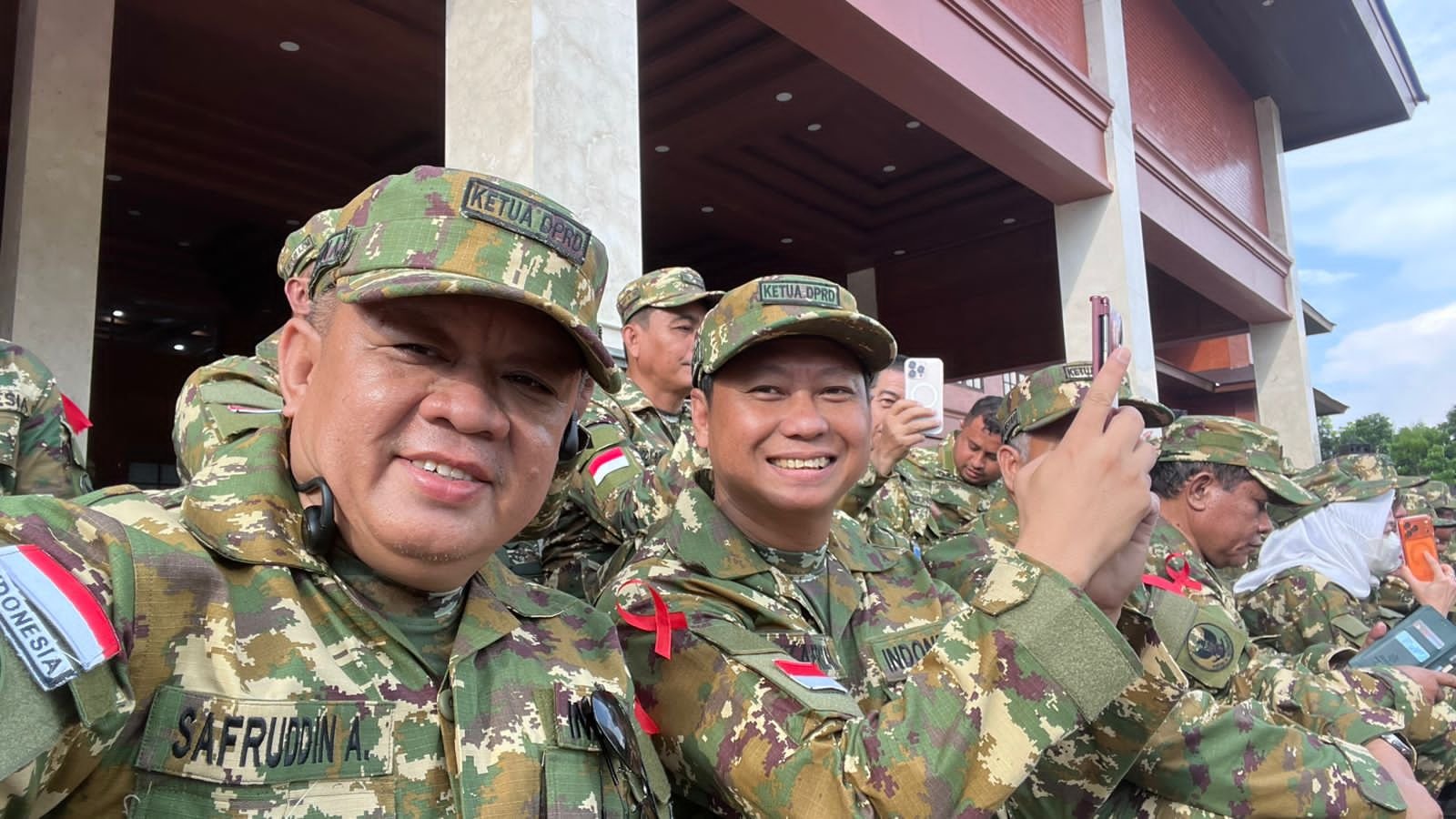 Ketua DPRD Kabupaten Mempawah, Safruddin Asra (kiri) saat ikut retreat di Magelang.