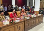 Wakil Ketua DPRD Mempawah, Darwis Harafat (batik kiri) saat hadir di kegiatan Musrenbang Kabupaten Mempawah.