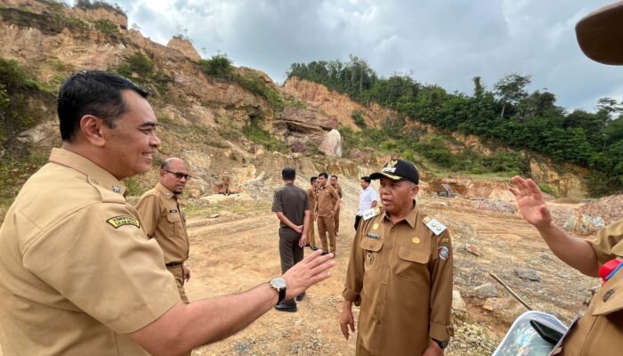 Wabup Mempawah Tinjau Aktivitas Tambang Galian C di Peniraman