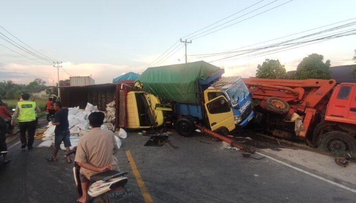 Kronologi Kecelakaan Beruntun di Mempawah, Berawal dari Parkir di Bahu Jalan