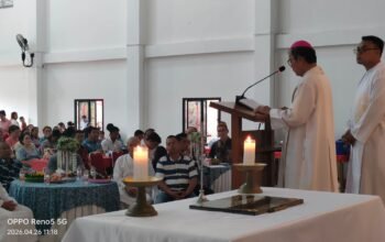 Resmikan Aula Paroki Pinyuh, Uskup Samuel Puji Bangunan Megah dan Kokoh
