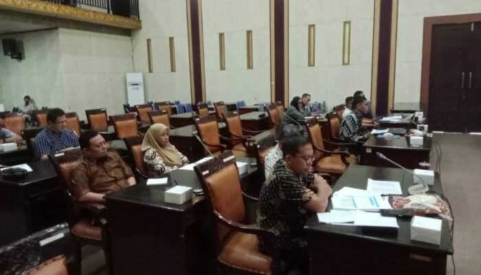 Dinas PPKH Kabupaten Sambas Ikuti Rapat Pansus DPRD Bahas LKPJ Bupati
