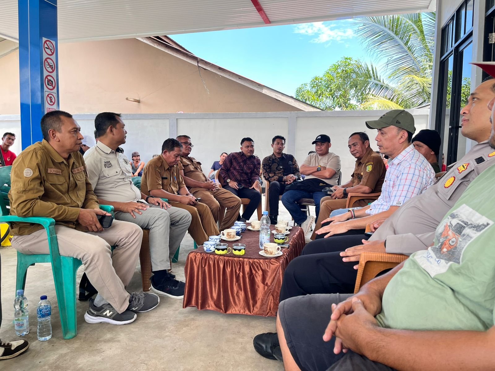 Skema penyaluran BBM khusus nelayan di Kecamatan Selakau akhirnya diperjelas lewat rapat koordinasi yang digelar di SPBUN 68.794.004 Kuala Selakau, 13 April 2026. Sejumlah aturan teknis disepakati untuk memastikan distribusi berjalan lebih tertib.