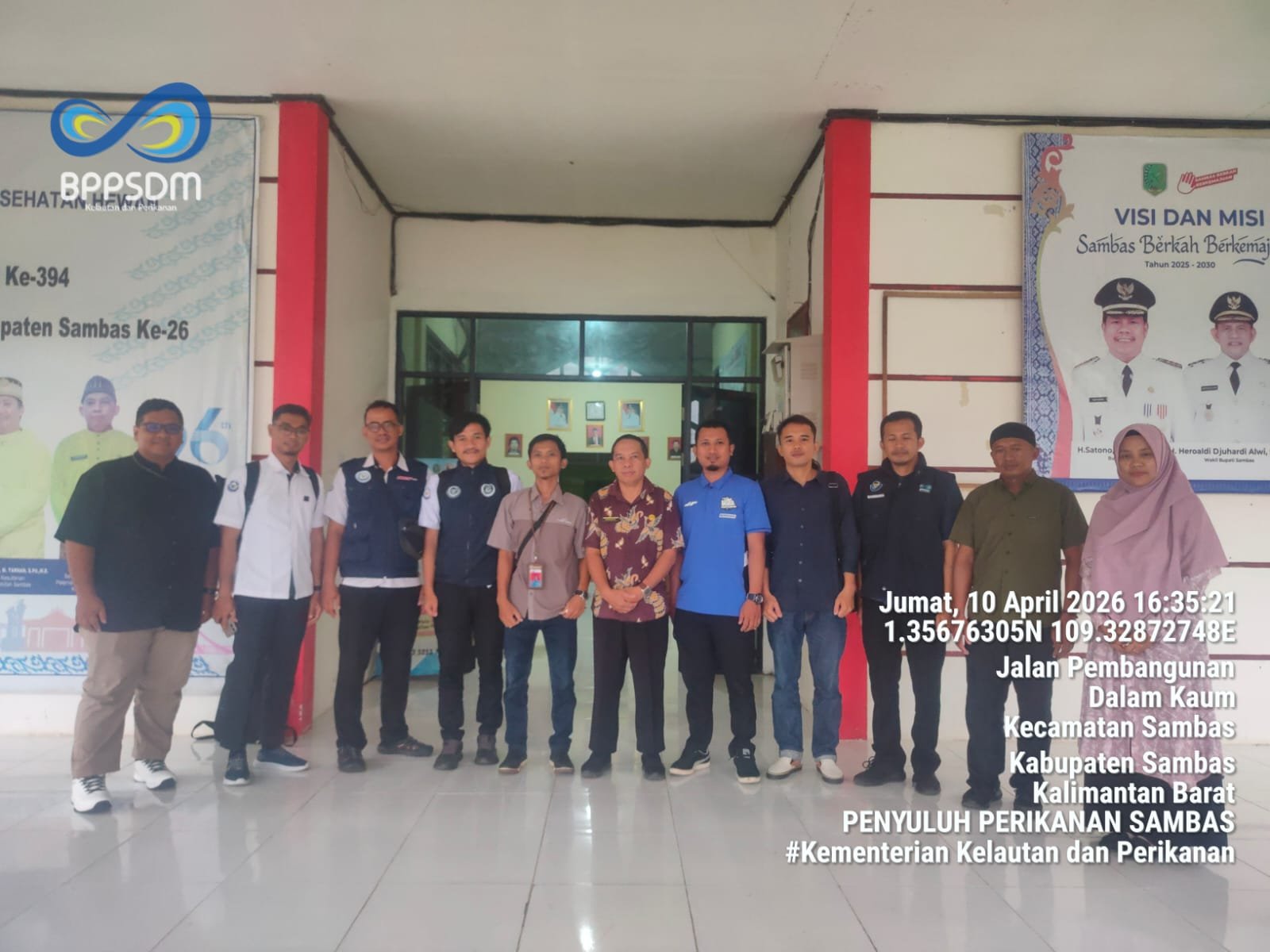 Dinas Perikanan, Peternakan dan Kesehatan Hewan Kabupaten Sambas menerima kunjungan tim survei program Kampung Nelayan Merah Putih Tahun 2026. Kedatangan tim tersebut disambut langsung oleh Sekretaris Dinas, Junihardy.