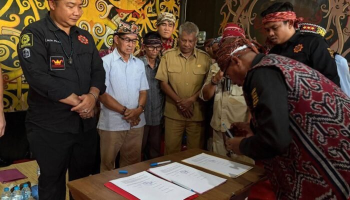 Bupati Ketapang Mediasi Konflik Lahan di Jelai Hulu, Masyarakat dan Perusahaan Sepakat Berdamai