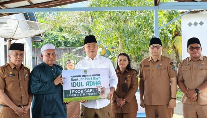 Perkuat Semangat Berbagi dan Persatuan Jelang Idul Adha, Bupati Ketapang Salurkan Hewan Kurban