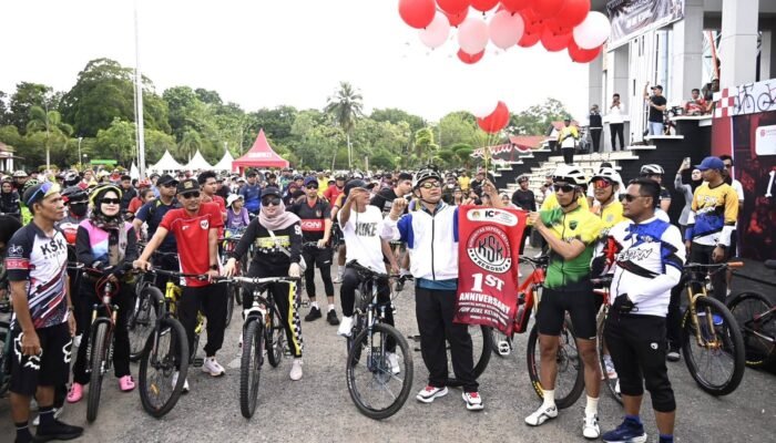 Bupati Ketapang Lepas Fun Bike Anniversary Ke-1 KSK Reborn, Dorong Semangat Kolaborasi dan Hidup Sehat