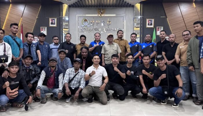 Ratusan Buruh Gelar Aksi di Kantor DPRD Ketapang, Suarakan Empat Tuntutan Utama