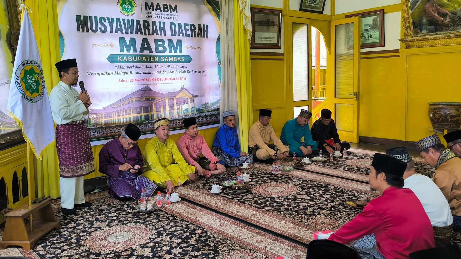 Musyawarah Daerah (Musda) DPD Majelis Adat Budaya Melayu (MABM) Kabupaten Sambas menetapkan Anwari sebagai Ketua DPD MABM Kabupaten Sambas periode 2026-2031 secara aklamasi, Sabtu (23/5/2026).