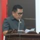 Ketua Pansus LKPJ Bupati Sambas, Mardani dari Fraksi PDIP, sedang menyampaikan rekomendasi Pansus dalam sidang paripurna, Selasa 5 April 2026.