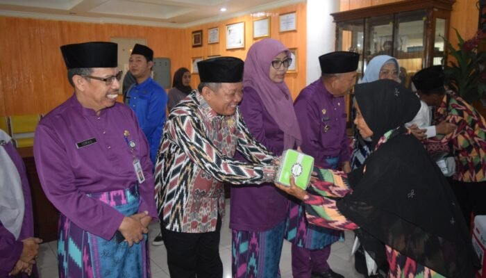 Ketua DPRD Mempawah Pesan Jemaah Haji Jaga Kesehatan dan Nama Baik Daerah