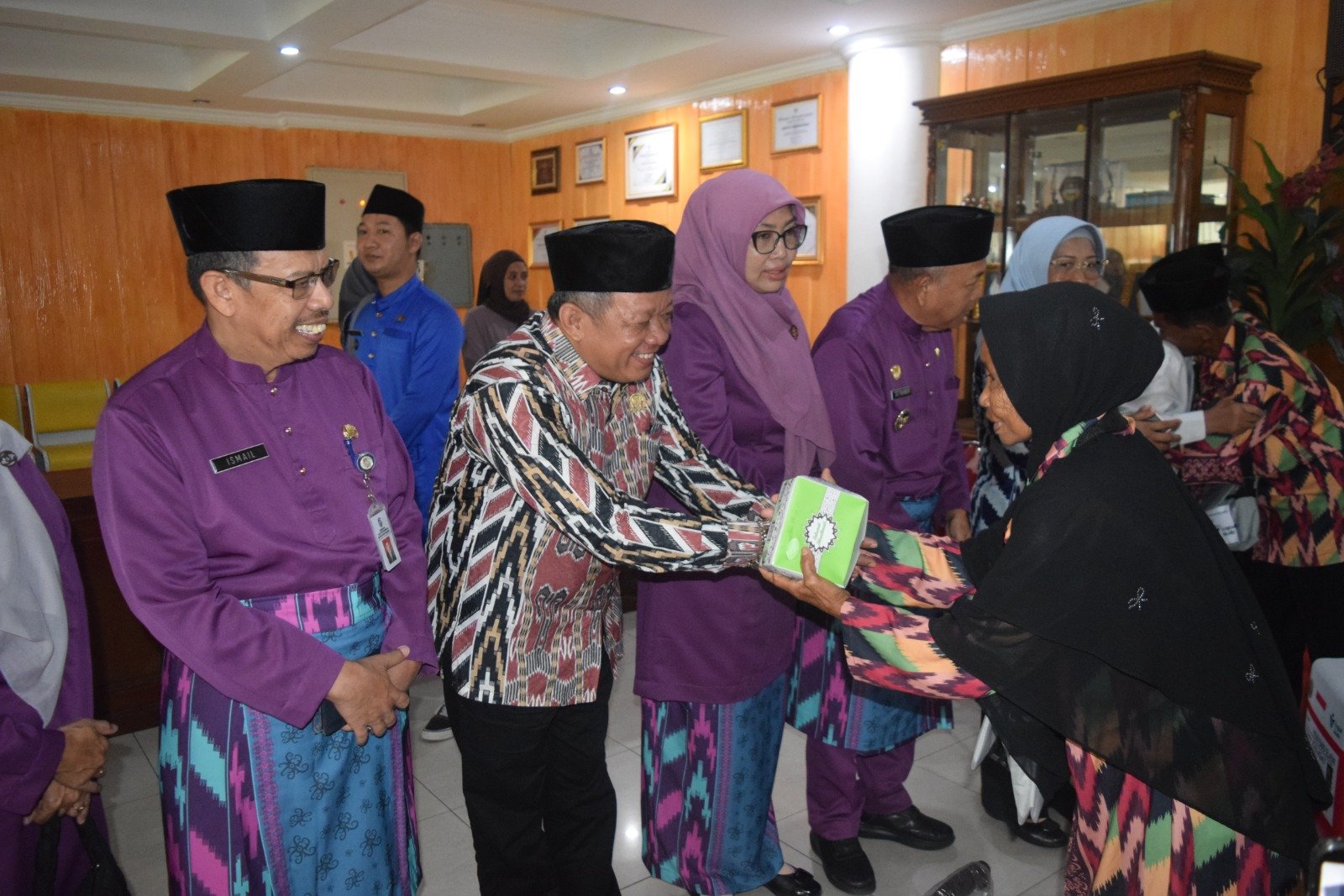 Ketua DPRD Kabupaten Mempawah, Safruddin Asra hadir melepas keberangkatan jemaah haji tahun 2026.