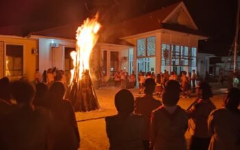 Api Unggun Kemah Pramuka Kwarran Sungai Pinyuh Khidmat dan Penuh Semangat