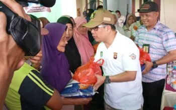 Pemkab Sambas Intervensi Harga Pangan, Pasar Murah Digelar di Teluk Keramat