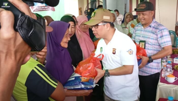 Pemkab Sambas Intervensi Harga Pangan, Pasar Murah Digelar di Teluk Keramat
