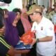 Pemkab Sambas gelar pasar murah di Desa Pipit Teja, Kecamatan Teluk Keramat.