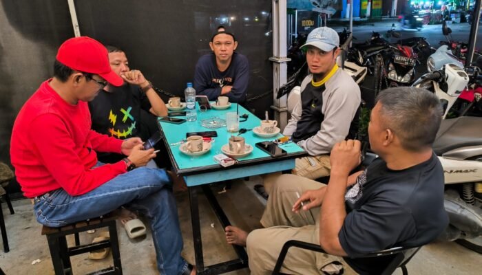 Solar Subsidi Sulit Didapat, Ferdinan Dengar Keluhan Sopir Truk di Kecamatan Tebas