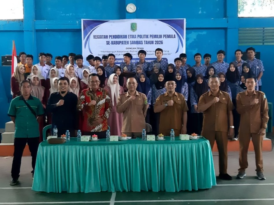 Kegiatan sosialisasi dan pendidikan politik oleh Kesbangpol Sambas di Kecamatan Tangaran.