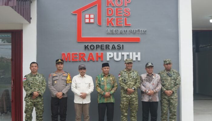 Wakil Bupati Mempawah Resmikan KDMP Kelurahan Terusan