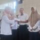 Sekretaris Dinas PPKH Sambas, Junihardy menerima user id dari Dukcapil, pemanfaatan data kependudukan untuk pelayanan publik.