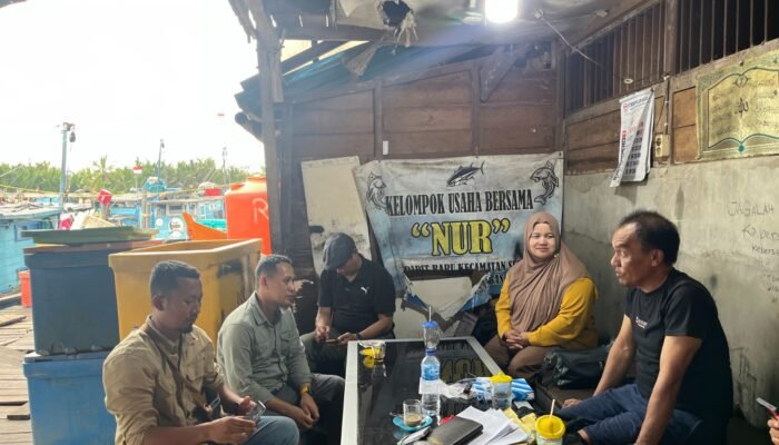 Petugas Dinas PPKH Sambas Lakukan Validasi Lapangan Data Kapal Nelayan Penerima BBM Subsidi