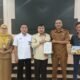 Penandatanganan BA pembayaran sapi kurban bantuan Presiden untuk Kabupaten Sambas di Pemprov Kalbar.