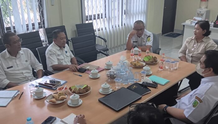 Kadis DKP Kalbar Kunjungi Sambas, Tindak Lanjuti Pengembangan Potensi Garam di Paloh