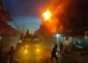 Kebakaran Hebat Hanguskan Sejumlah Ruko di Pasar Pagi Sungai Pinyuh