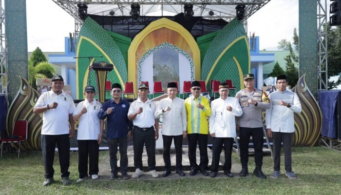 Sekda Ketapang Lepas Pawai Ta’aruf MTQ XXXIII, Ribuan Peserta Semarakkan Syiar Al-Qur’an di Muara Pawan