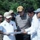 Bupati Sambas dan Herzaky saat meninjau lokasi pembangunan Sekolah Rakyat di Jalan Penakalan, Desa Jagur.