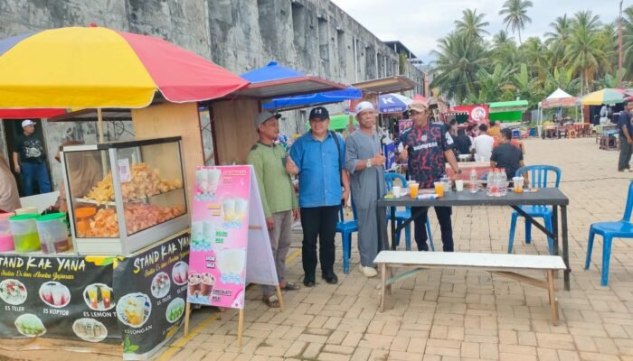Tinjau UMKM Kuliner di Patoka Sungai Pinyuh, Ketua DPRD: Sudah Bagus