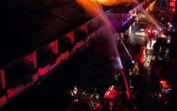 Kronologi 18 Pintu Ruko di Pasar Pagi Sungai Pinyuh Kebakaran, 33 Unit Pemadam Berjibaku