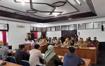 Rapat kerja membahas solar subsidi di Kabupaten Mempawah bersama lintas sektoral.
