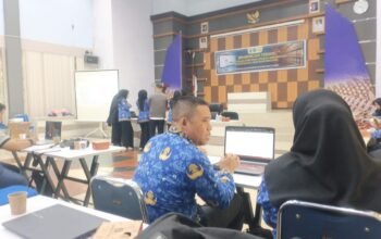 Suasana Bimtek Pengelolaan Arsip di BKPSDMAD Kabupaten Sambas.