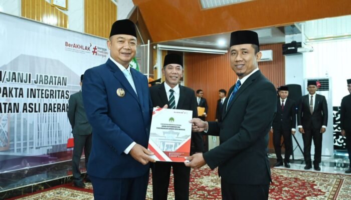 Bupati Ketapang Lantik 12 Pejabat Eselon II, Tekankan ASN Utamakan Pelayanan Publik