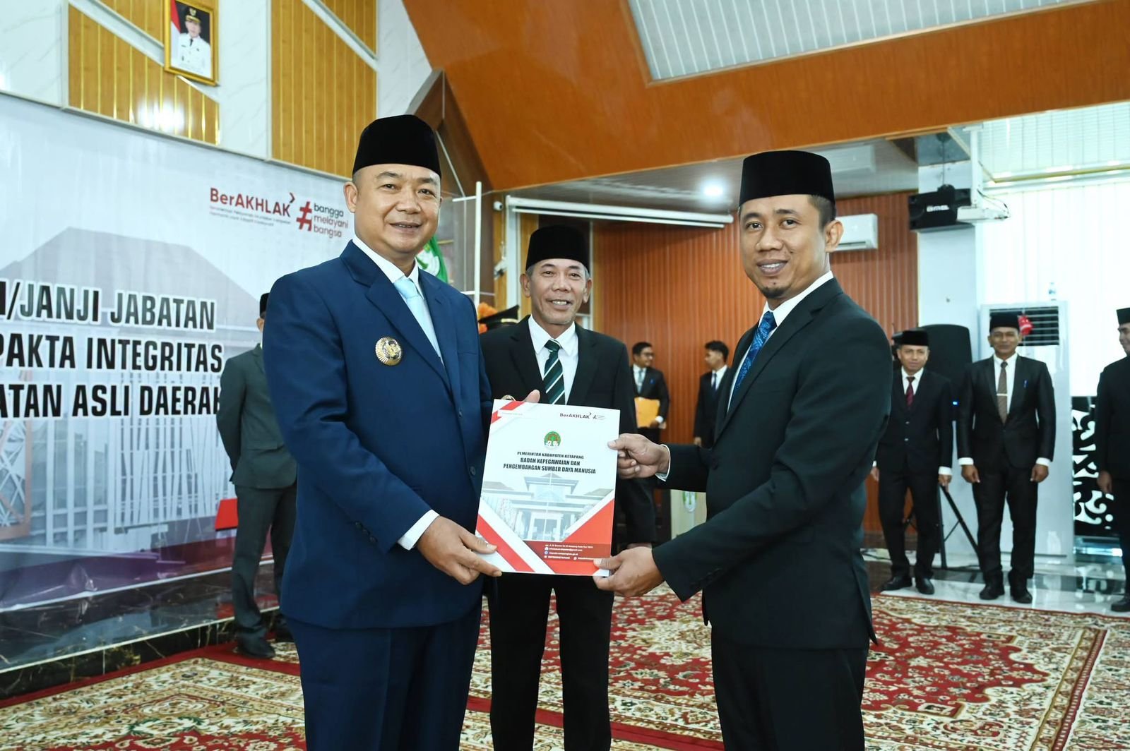 Pelantikan pejabat eselon II oleh Bupati Ketapang.