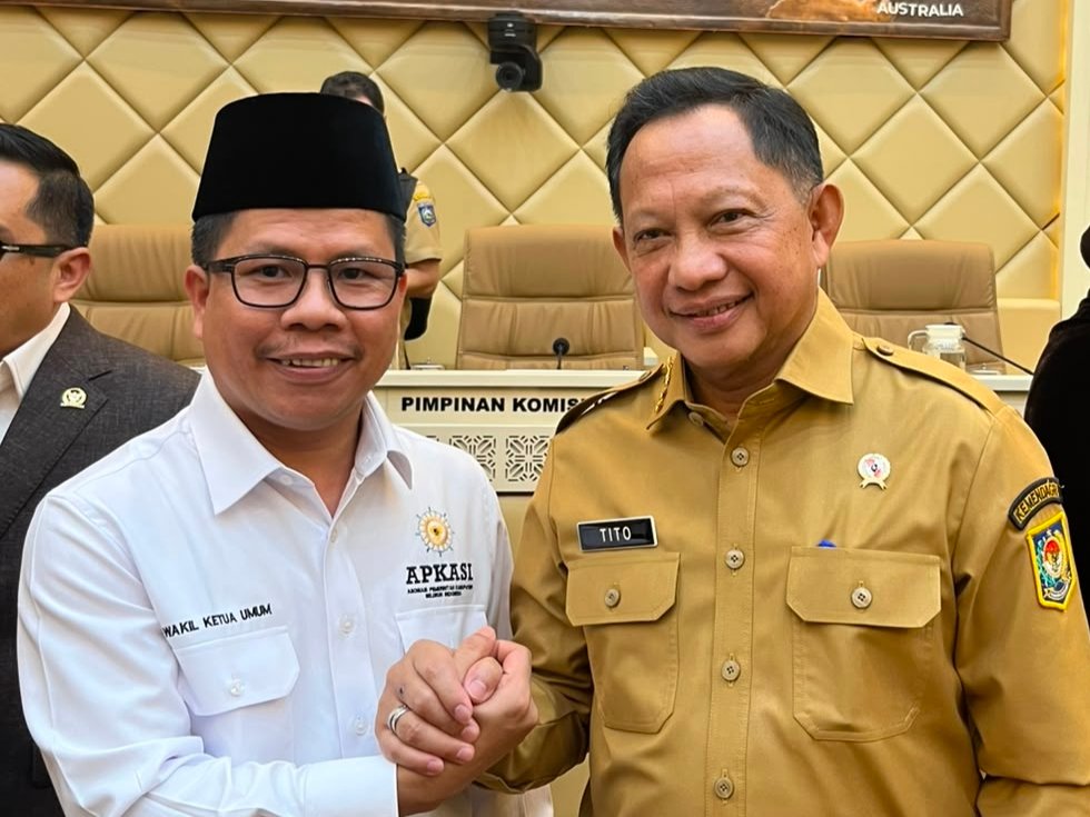 Bupati Sambas, Satono dan Mendagri Tito Karnavian usai rapat bersama Komisi II DPR RI.