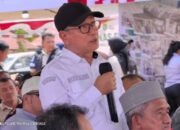 Kepala Dinas Perikanan Peternakan dan Kesehatan Hewan Kabupaten Sambas, Hendy Wijaya saat berdialog dengan masyarakat.