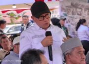 Kepala Dinas Perikanan Peternakan dan Kesehatan Hewan Kabupaten Sambas, Hendy Wijaya saat berdialog dengan masyarakat.