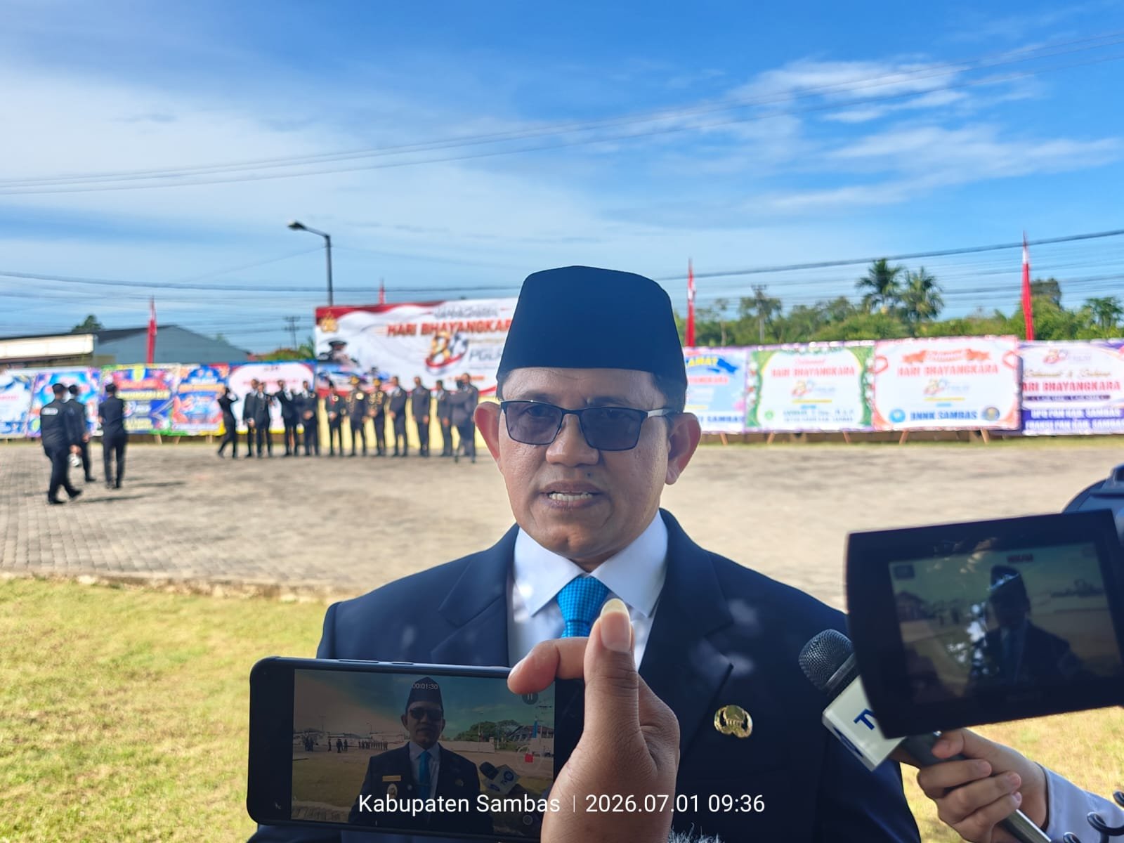 Wakil Bupati Sambas, Heroaldi Djuhardi Alwi saat diwawancarai awak media/Foto Jejaring Kalbar