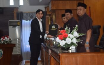 Juru bicara fraksi PDIP, DPRD Kabupaten Mempawah, M. Vebrianto.
