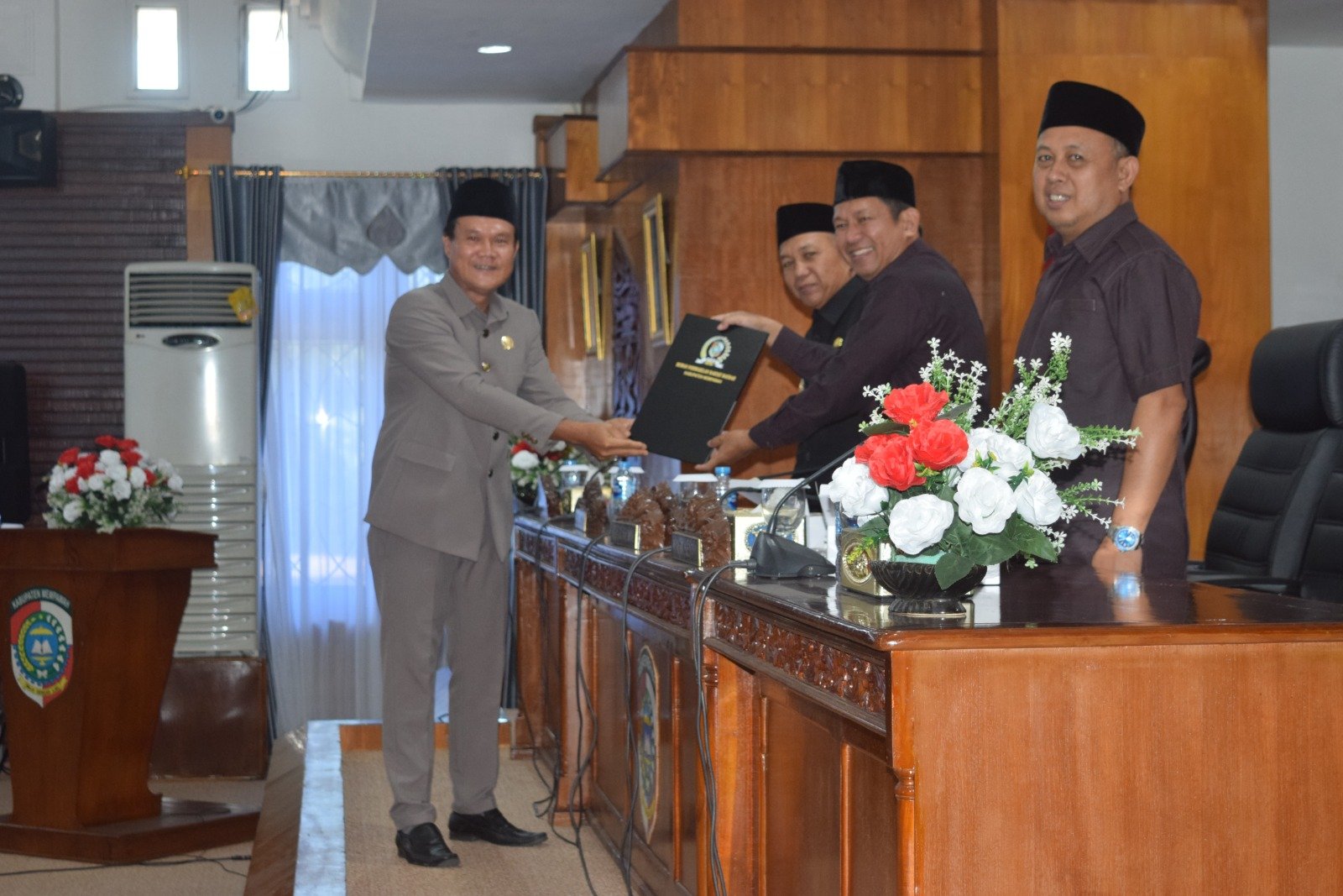 Edi Cingkong, Anggota DPRD Kabupaten Mempawah Fraksi Golkar.