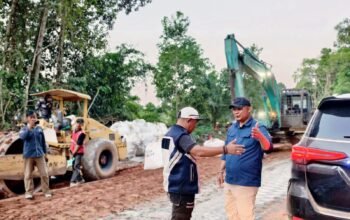 Bupati Ketapang Tinjau Progres Peningkatan Jalan Tumbang Titi Menuju Tanjung