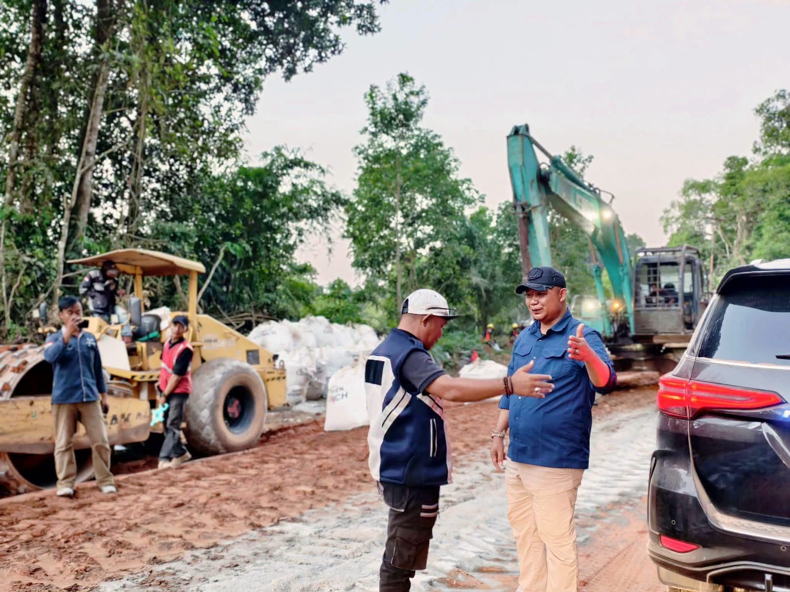 Bupati Ketapang tinjau jalan Tumbang Titi-Tanjung