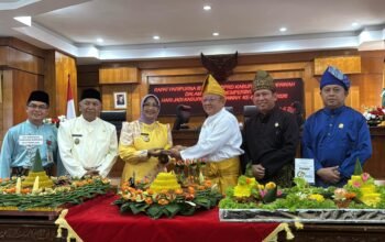 Suasana usai sidang paripurna istimewa Hari Ulang Tahun Kabupaten Mempawah di DPRD.
