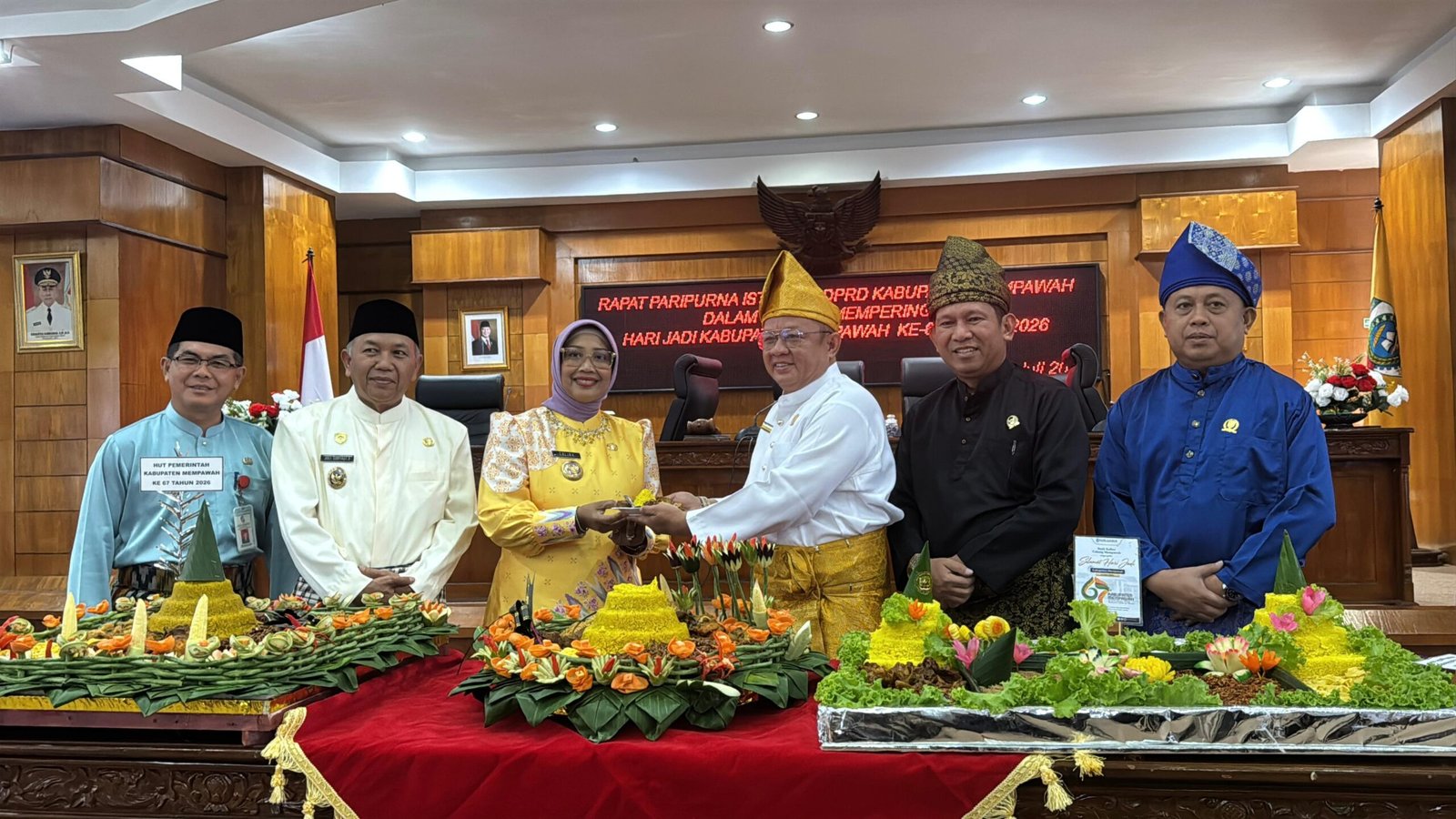 Suasana usai sidang paripurna istimewa Hari Ulang Tahun Kabupaten Mempawah di DPRD.