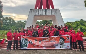 Bulan Bung Karno, DPC PDIP Sambas Bakti Sosial dan Ziarah ke Makam Pahlawan