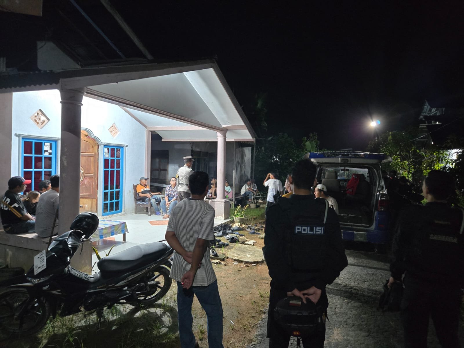 Seorang pria 40 tahun meninggal dalam kamar, Polisi Sektor Mempawah Hilir lakukan penyelidikan.