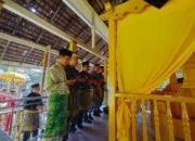 Napak Tilas 395 Tahun Kota Sambas, Wabup Heroaldi Ziarah ke Makam Sultan